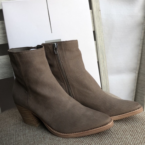 NWT taupe ankle boot with zipper - Picture 2 of 8